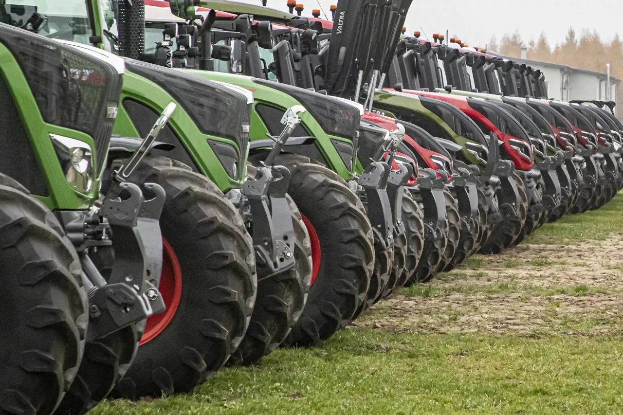 <p>Od 1. stycznia 2023 nowym dealerem Fendta i Valtry na Dolnym Śląsku jest Agroma Gorzów. Na południowym-wschodzie Polski nowym dealerem obu marek będzie Raiffeisen Warem.</p>