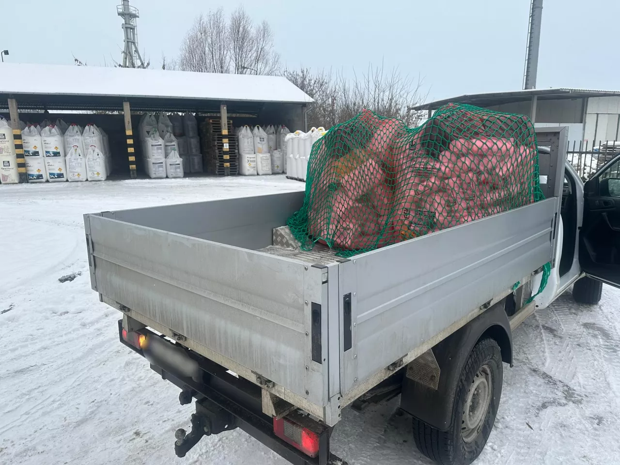 &lt;p&gt;Oddawanie opakowań po środkach ochrony roślin do punku zakupu.&lt;/p&gt;