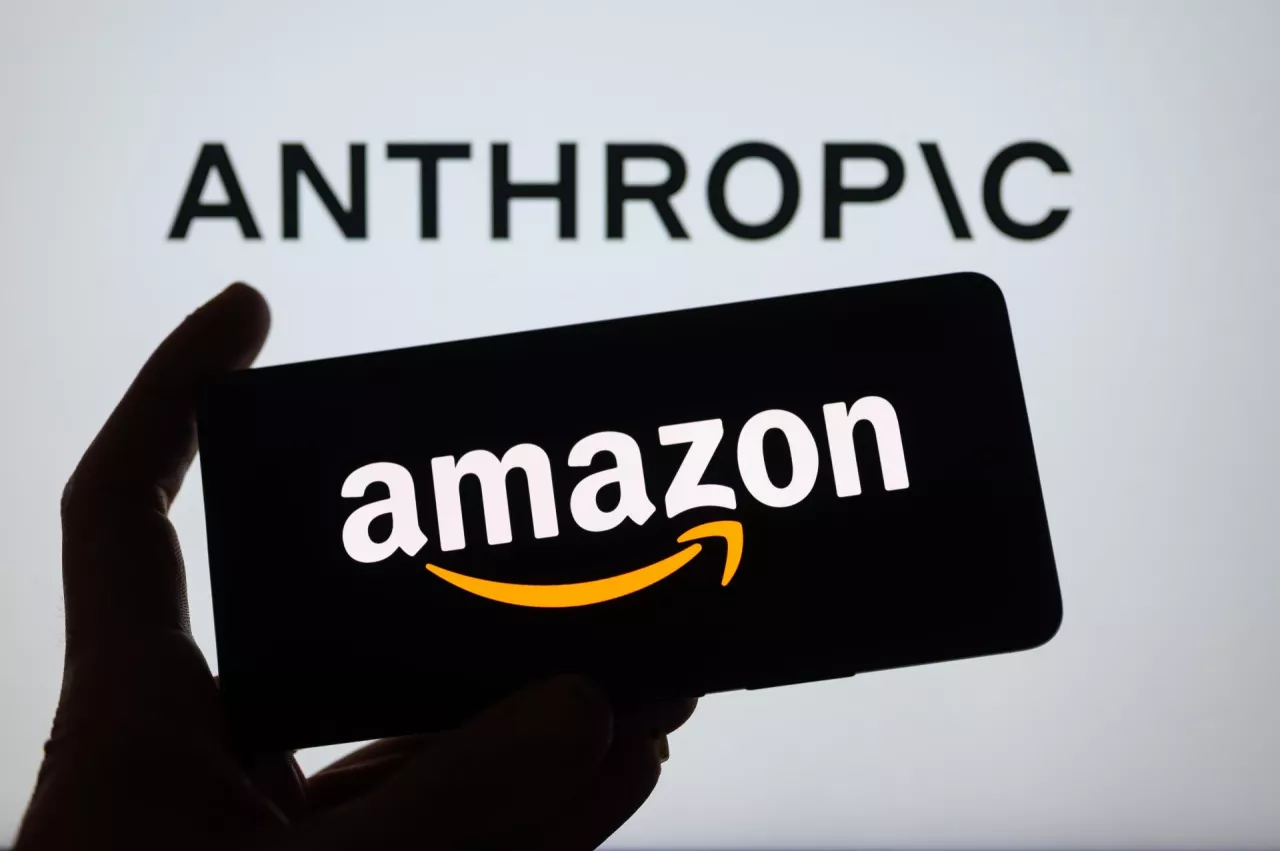 Amazon nie odpuszcza w wyścigu o bycie liderem rozwiązań spod znaku generatywnej sztucznej inteligencji (fot. JRdes/Shutterstock)