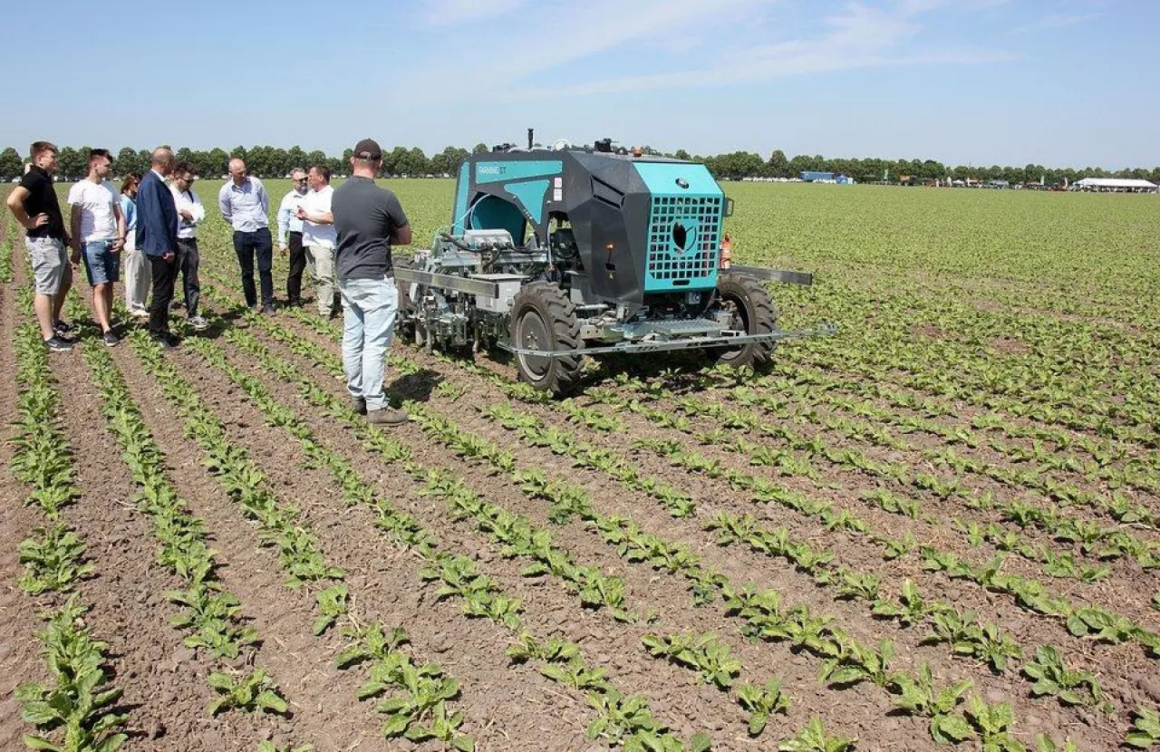 Spotkania Polowe pokazały, że polscy rolnicy są gotowi na przyjęcie nowoczesnych technologii, które mogą przynieść korzyści zarówno dla nich samych, jak i dla środowiska naturalnego.
