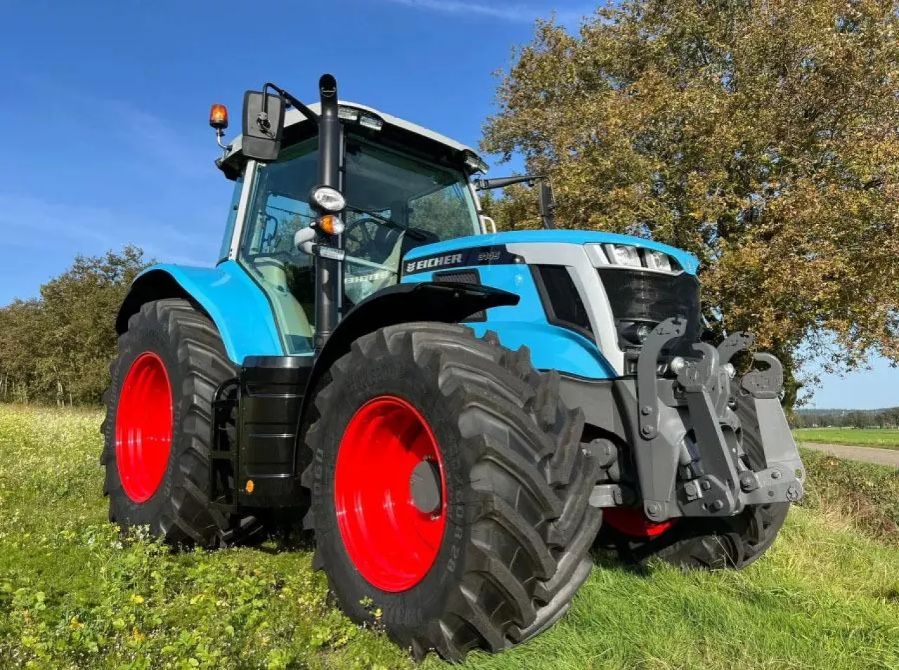 Massey Ferguson 6S.145 w niebieskiej szacie marki Eicher.