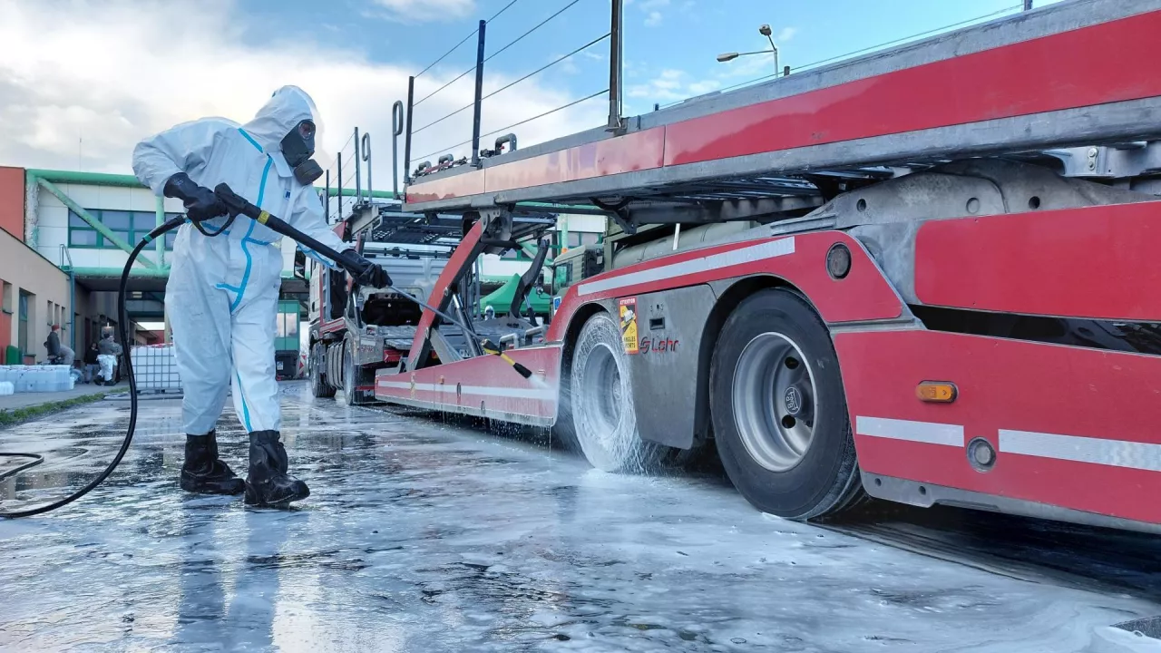 Austriackie służby pracują już na granicy.