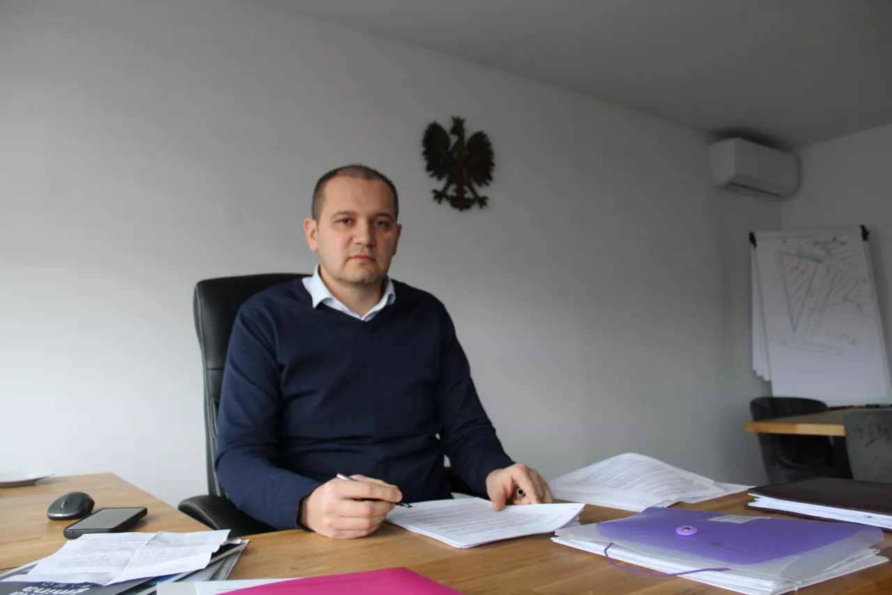 – Samorządy mają wiele innych zadań i związanych z tym problemów finansowych, a teraz jeszcze dodatkowo dostaliśmy rowy – uważa Artur Stachura.