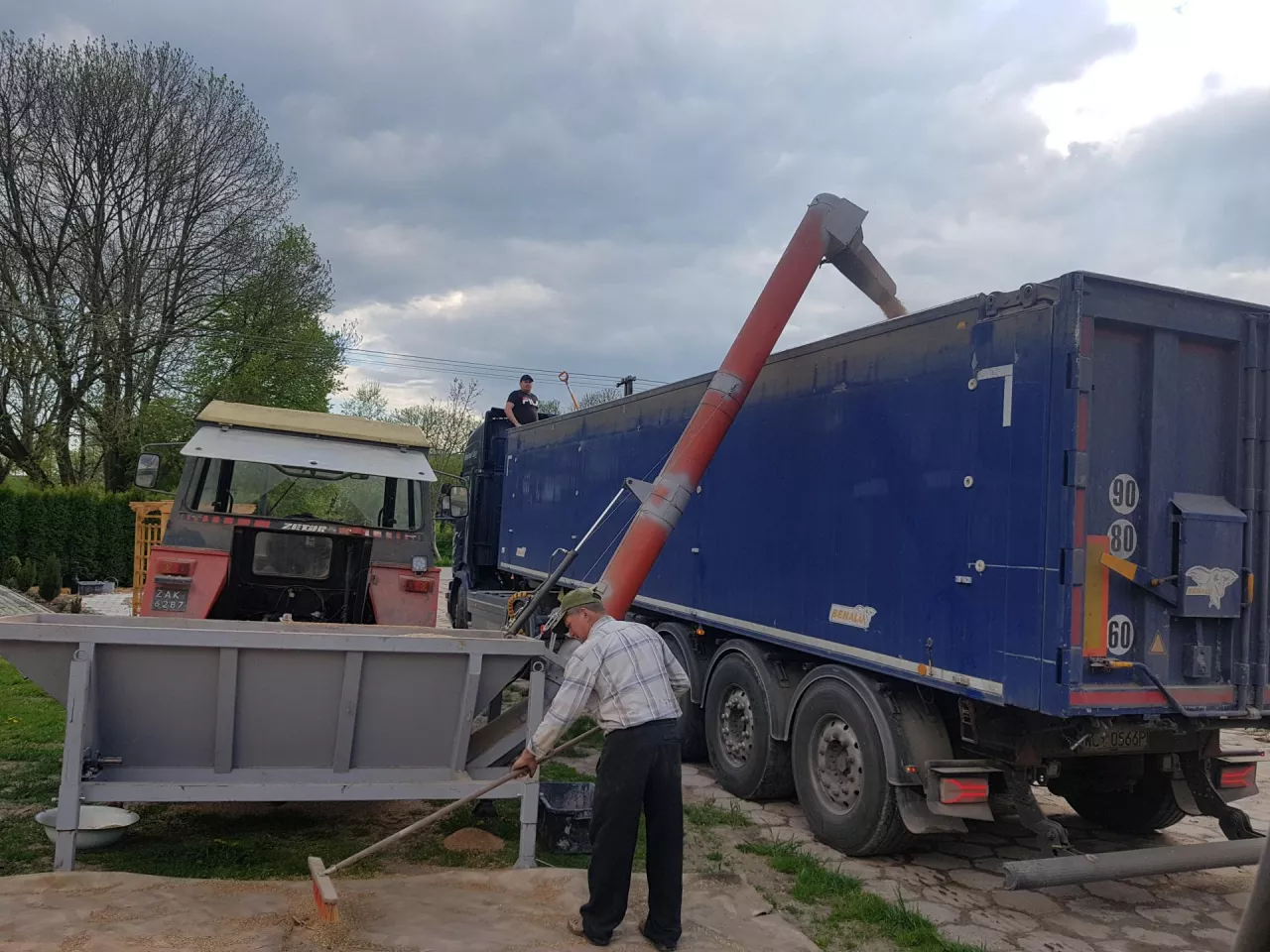 Rolnicy nie będą płacić podatku za samochód?