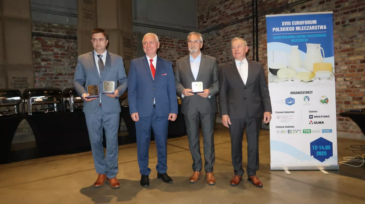 Grzegorz Marciniak w imieniu Ciechanowskiej Spółdzielni Mleczarskiej, prof. Jan Pikul, Marek Dyba, Spółdzielnia Mleczarska Września i Tadeusz Proczek, prezes KSM