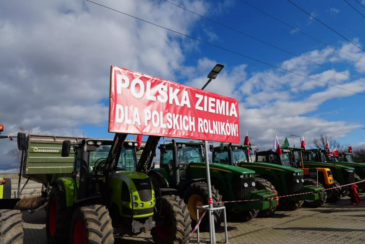 Spór o ziemię z KOWR. Ministerstwo ignoruje rolników, KOWR ogłasza przetargi