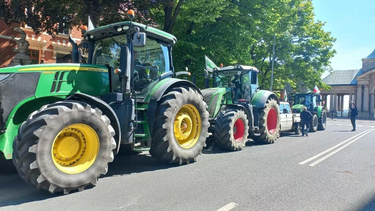 Ciągniki kontra rząd. Protest rolników się zaostrza. ”Gotują nas jak żabę”