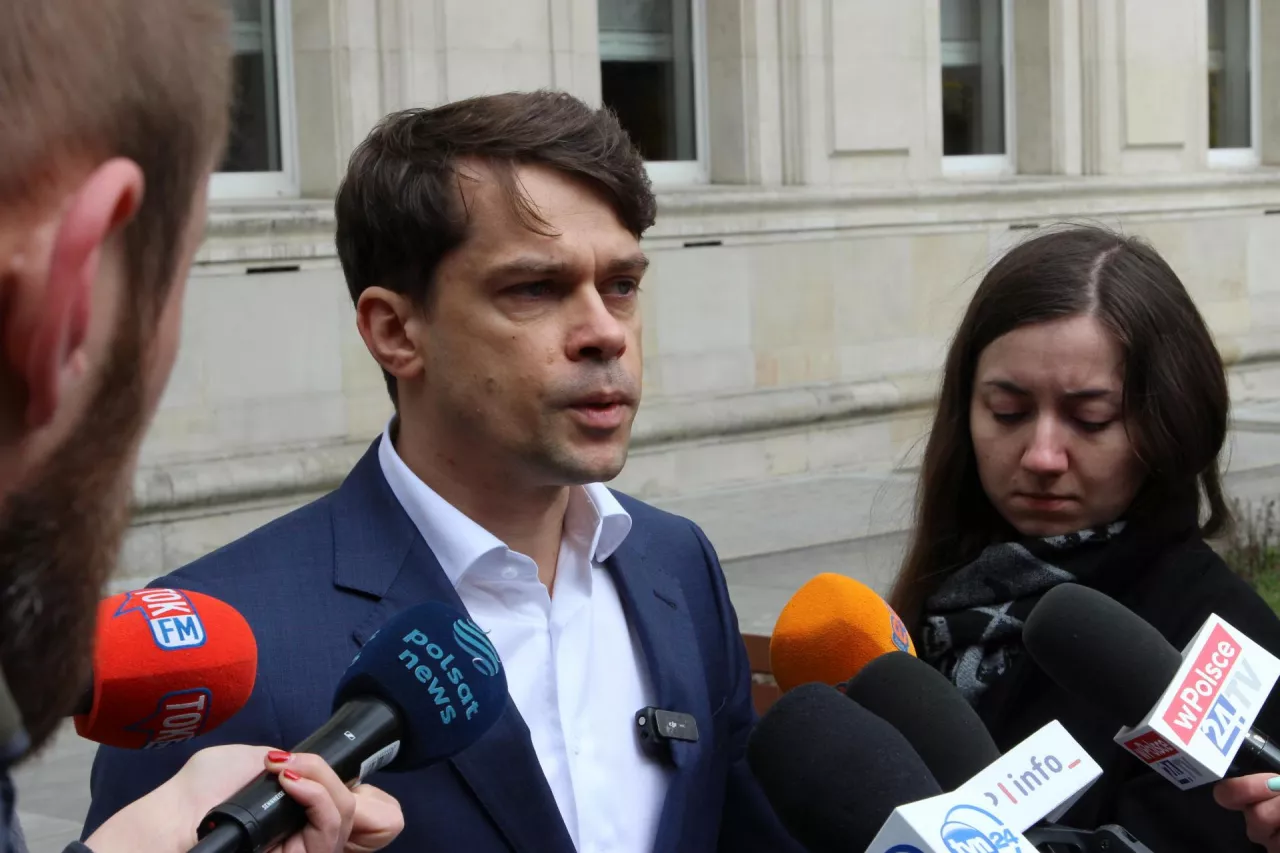 Michał Kołodziejczak poinformował o swojej decyzji podczas konferencji prasowej przed gmachem resortu rolnictwa, gdzie zazwyczaj spotykał się z dziennikarzami