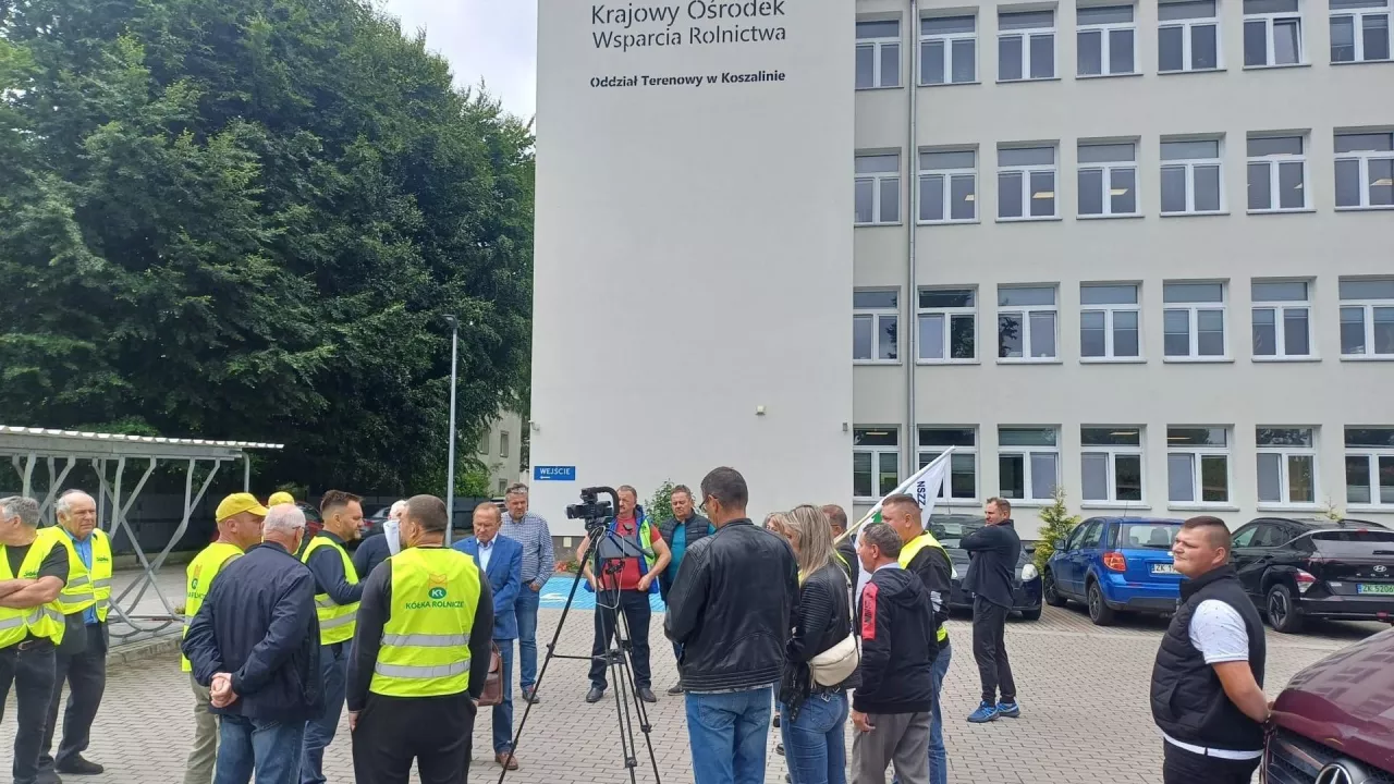 Rolnicy wstrzymali przetarg na ziemię KOWR