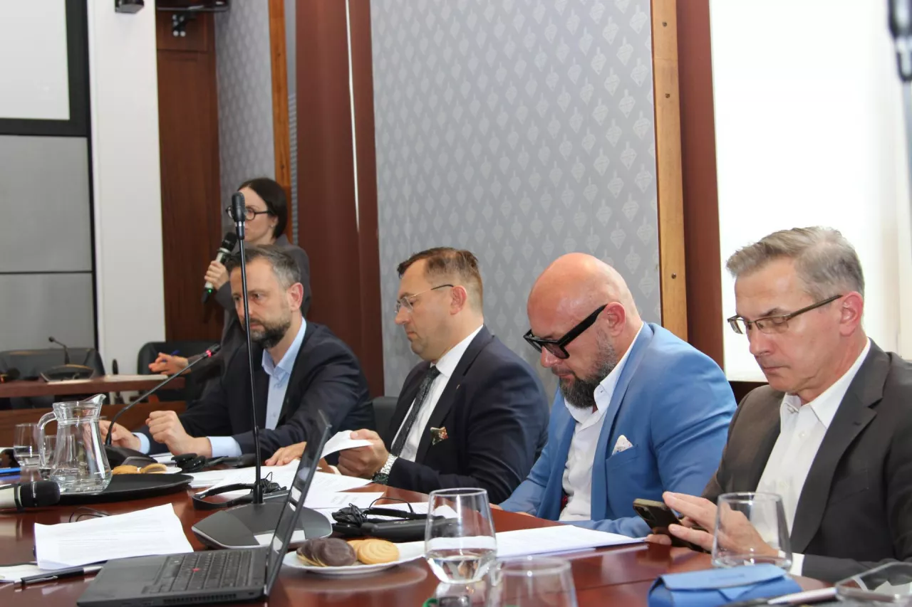 Rolnicy pokazali siłę i zjednoczyli się w Warszawie. ”Nie sprzedawajcie rolnictwa”