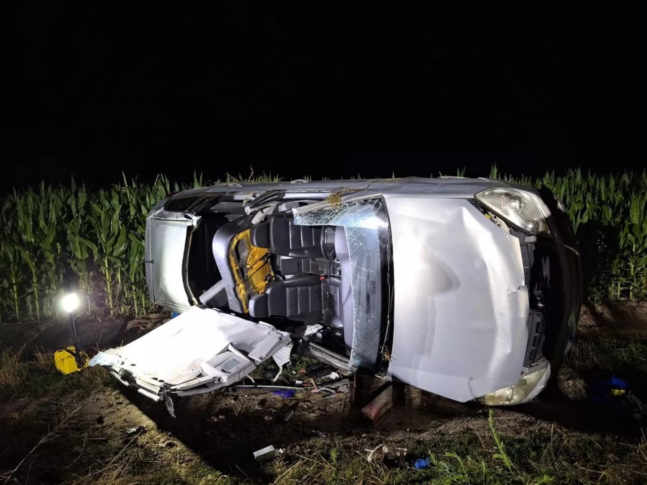 Kierowca auta uciekł w pole kukurydzy, gdzie ukrywał się przez kilka godzin.