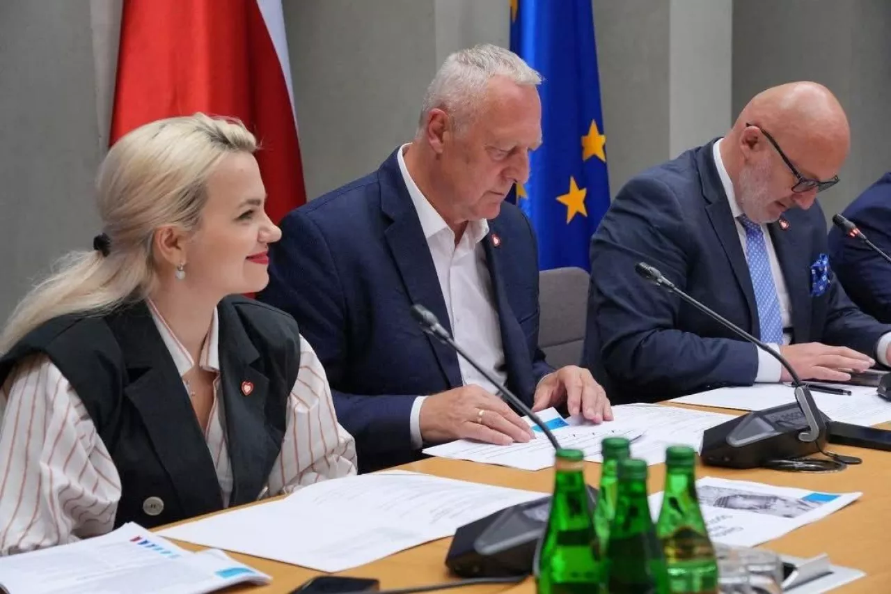 24 lipca w Sejmie odbyło się posiedzenia trzech zespołów: Parlamentarnego Zespołu ds. Rozwoju Obszarów Wiejskich, Parlamentarnego Zespołu ds. Ochrony i Rozwoju Polskiej Produkcji Rolnej, a także Parlamentarnego Zespołu ds. Ochrony i Rozwoju Sektora Spożywczego