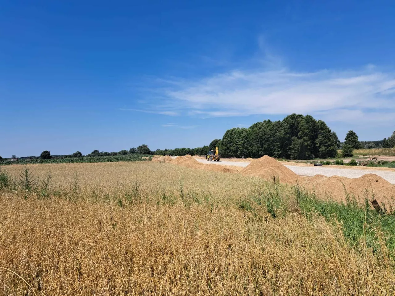 Jakie budowle w gospodarstwie rolnym nie wymagają zgłoszenia ani pozwolenia na budowę?