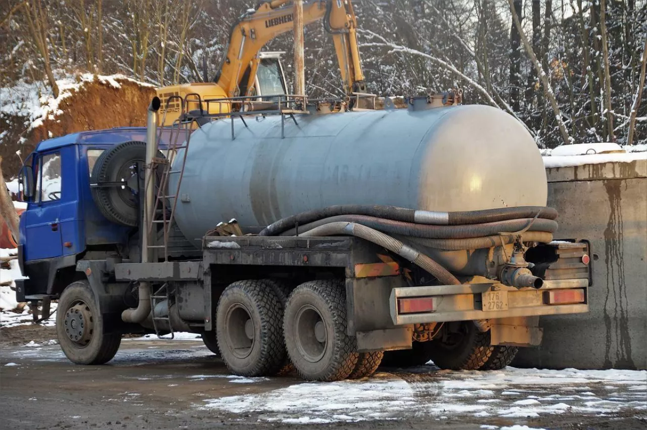 Z danych GUS wynika, że ponad połowa mieszkańców obszarów wiejskich wciąż nie jest podłączona do systemu odprowadzania ścieków