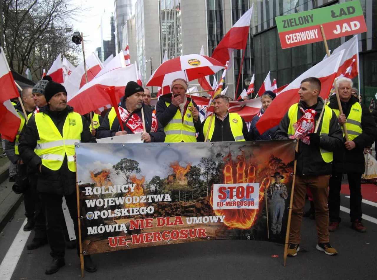 Protest polskich rolników w Brukseli przeciwko umowie UE–Mercosur.