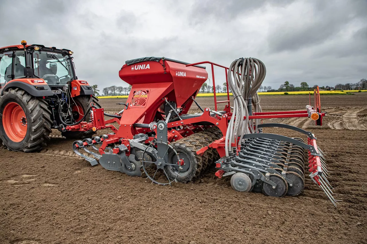 Zestaw uprawowo-siewny Unia Fenix 3000.
