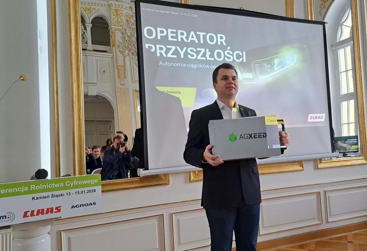 Krzysztof Gomolla zaprezentował operatora przyszłości podczas odbywającej się 13-15 stycznia 2026 roku XXI Międzynarodowej Konferencji Rolnictwa Cyfrowego w Kamieniu Śląskim. Organizatorem była firma Agrocom Polska Jerzy Korończok we współpracy z firmą Claas Polska.
