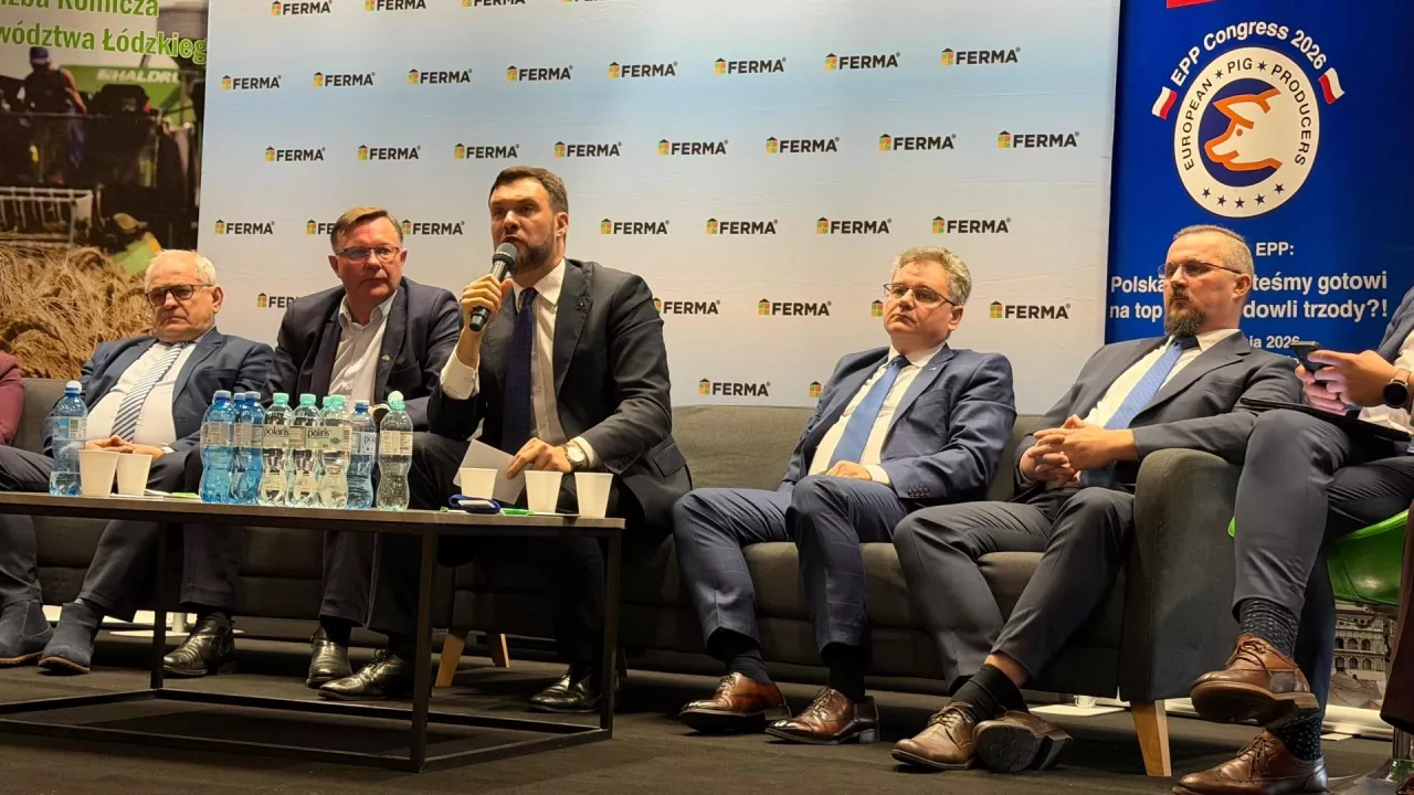 Debata podczas Targów Ferma w Łodzi. Adam Nowak mówi o projekcie ustawy o aktywnym rolniku.