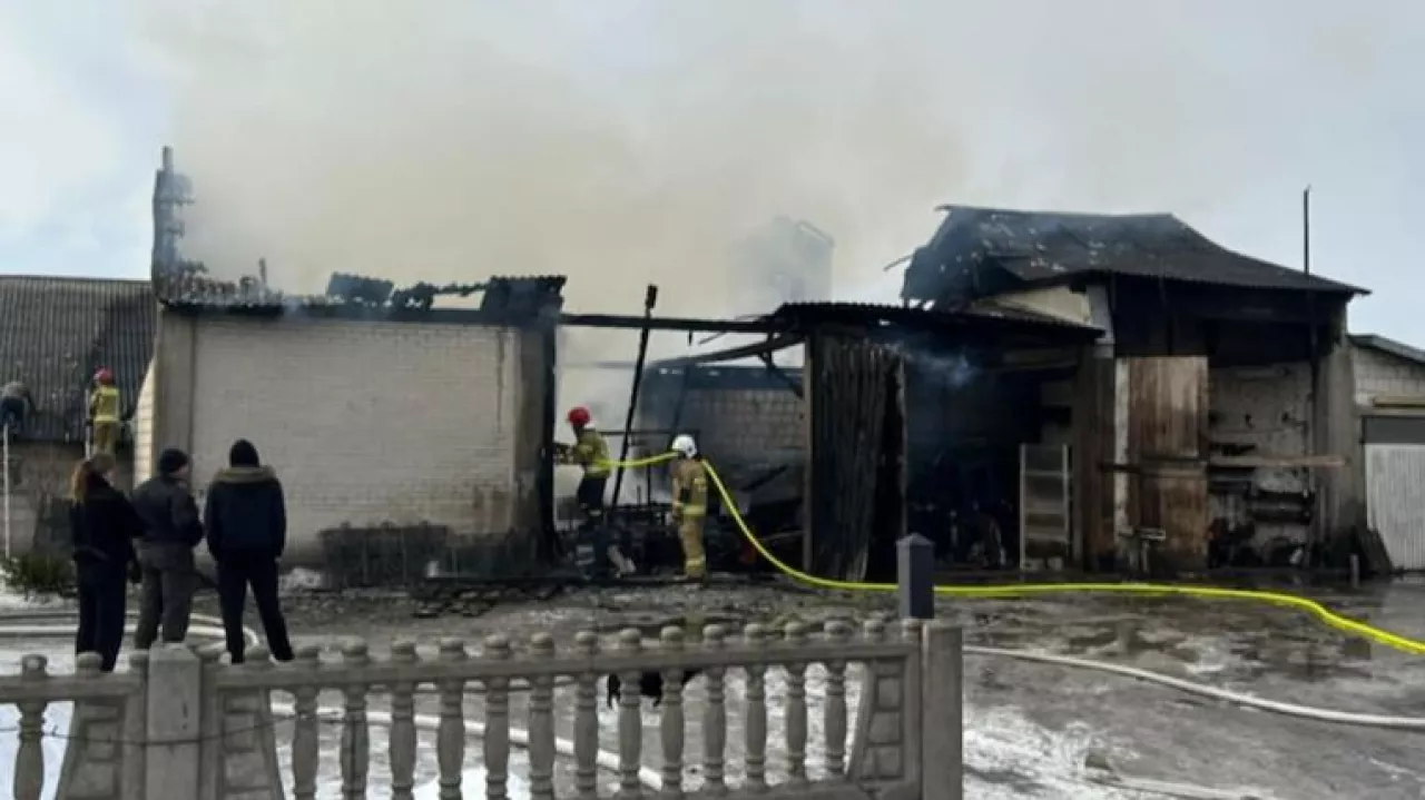 Dzięki sprawnemu działaniu właściciela gospodarstwa i strażaków, wszystkie 1200 zwierząt uratowano