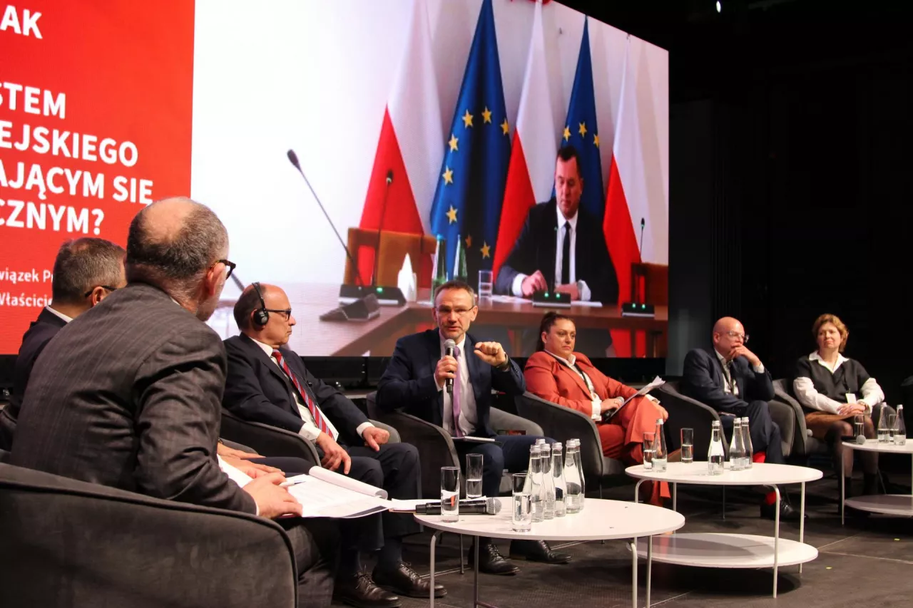 Debatę prowadził red. Karol Bujoczek (AgroHorti Media)