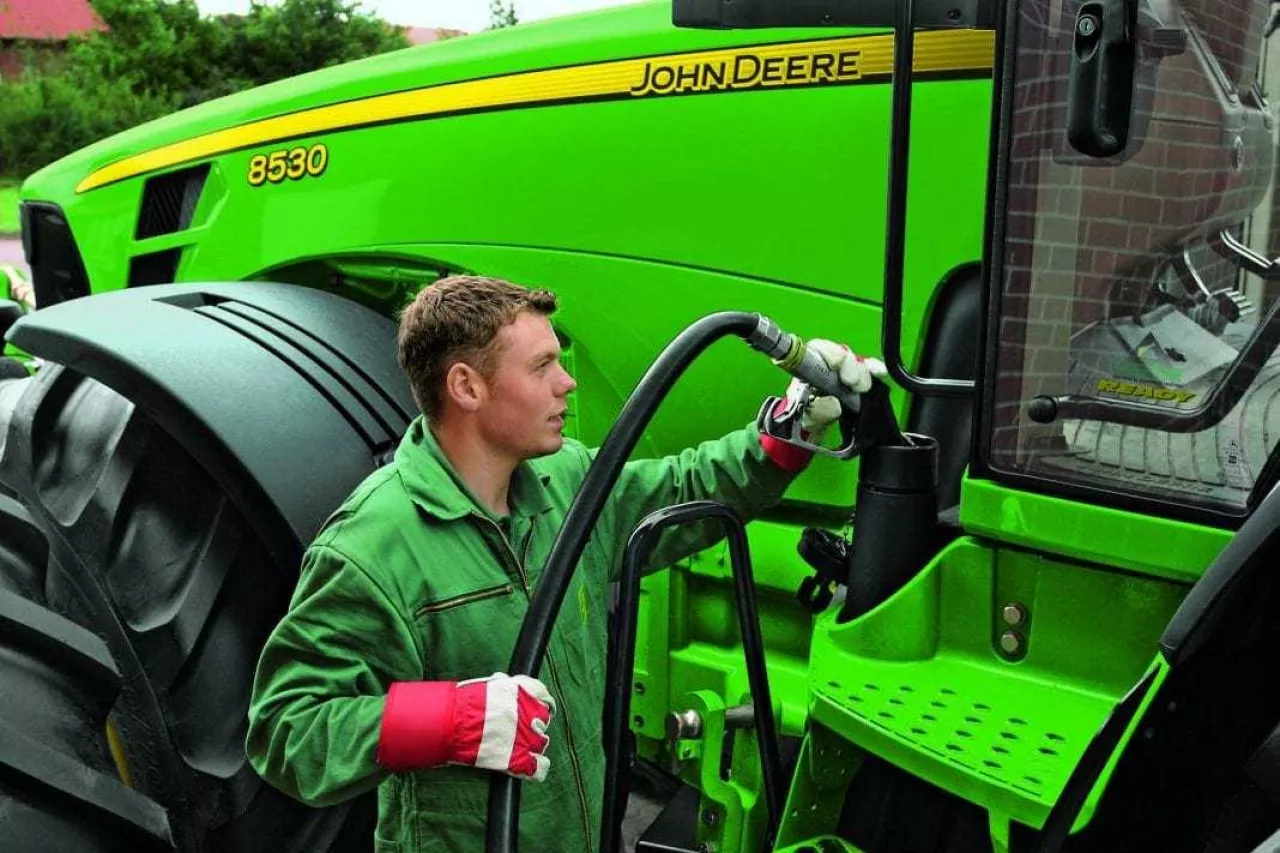 Ceny detaliczne paliw mają spaść o ok. 1,2 zł na litrze