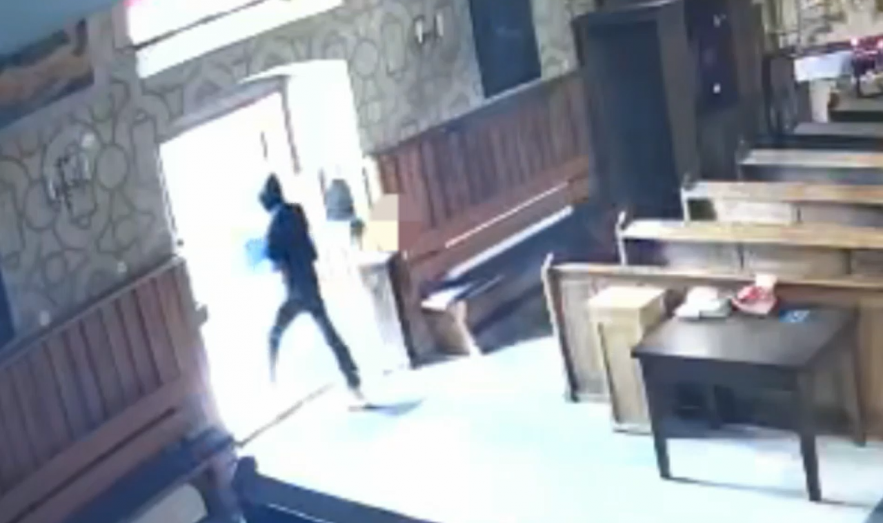 Kamera monitoringu zarejestrowała kradzież